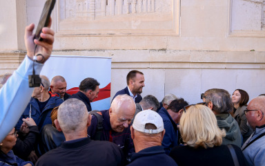 Ni zastava ne valja: dokaz da nam je “uvik kontra” najdraži sport