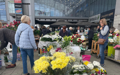 Zadrani pohrlili u kupnju cvijeća za grobove najmilijih
