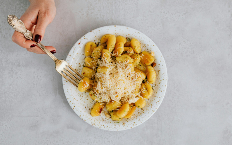 Sjajna piletina s njokima i špinatom koja osvaja na prvi zalogaj