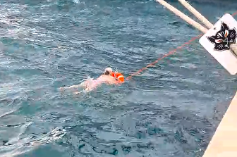 [VIDEO] Stariju ženu iz uzburkanog mora na Poluotoku spašavala posada kruzera