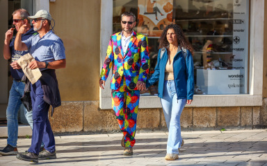 [FOTO] Mnoštvo Zadrana, ali i turista uživalo u subotnjoj šetnji