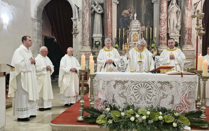 Nadbiskup Zgrablić predvodio misu na blagdan sv. Frane
