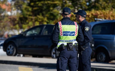 Vozač odbio test na drogu, u autu mu pronađena marihuana, kažnjen je s 2000 eura