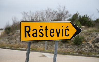 Prouzročila prometnu u Rašteviću i – nestala: ‘Kako se nisam imala gdje zaustaviti…’