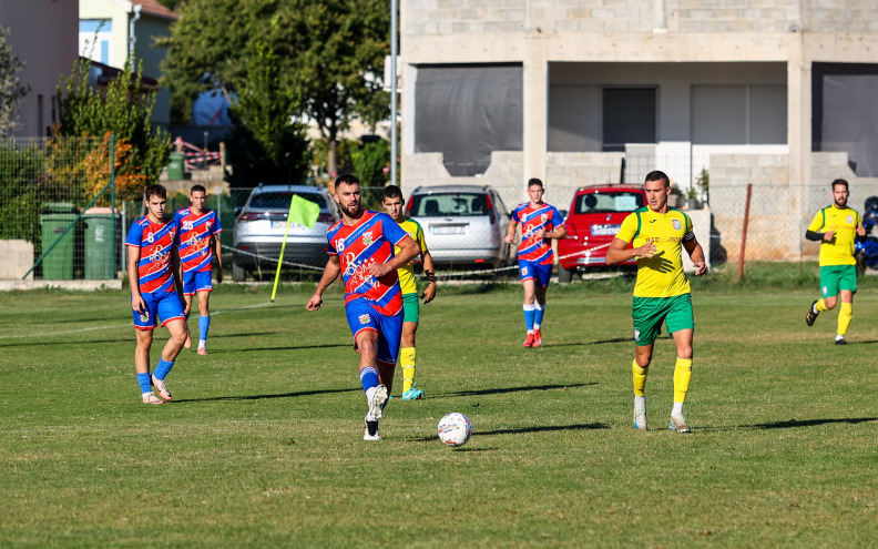 Hajduku preokret protiv Škabrnje i treće mjesto, Dragovoljcu derbi začelja