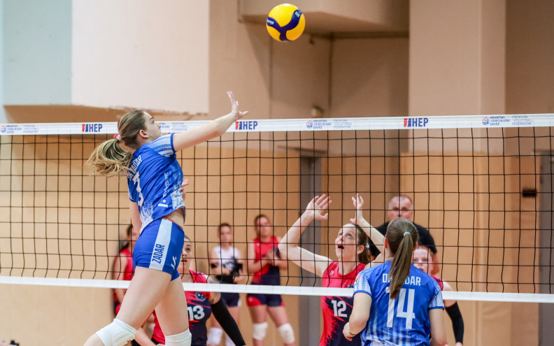 Gosparke pometene s terena za samo 54 minute