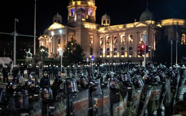 Kako će se riješiti situacija u Srbiji? Donosimo tri moguća scenarija