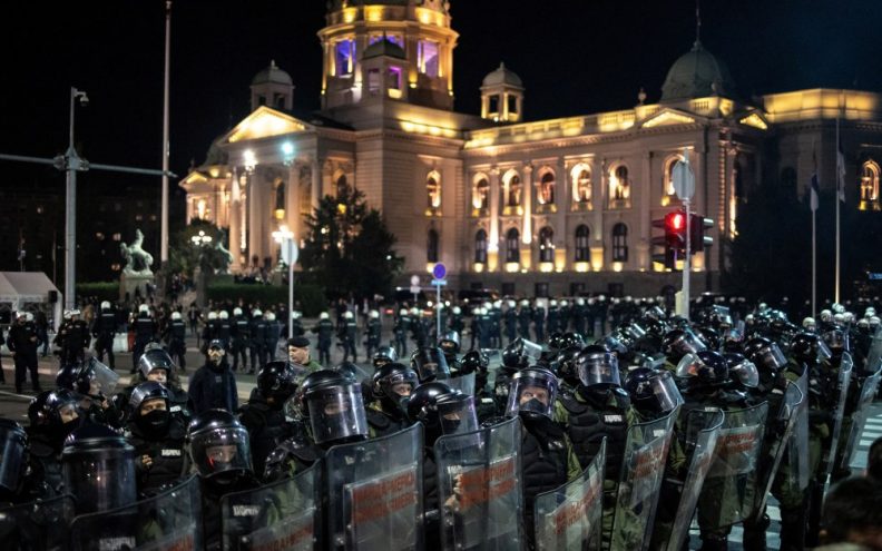 Kako će se riješiti situacija u Srbiji? Donosimo tri moguća scenarija
