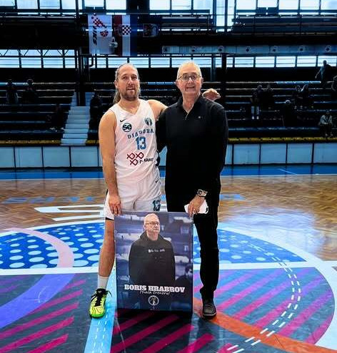 Diadora slavila i darivala trenera Borisa Hrabrova