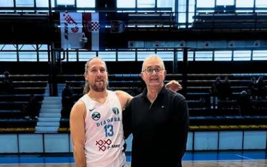 Diadora slavila i darivala trenera Borisa Hrabrova