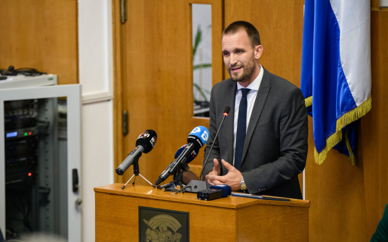 Gradsko vijeće jednoglasno potvrdilo laureate, a gradonačelnik Erlić dodijelio i Grbove