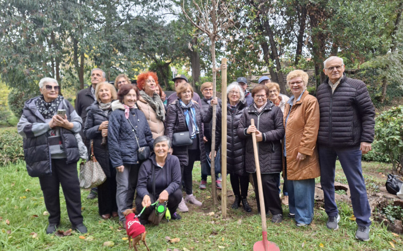 Članovi Matice umirovljenika u Perivoju posadili ​stablo bijele murve: ‘Ispuni se duša…’