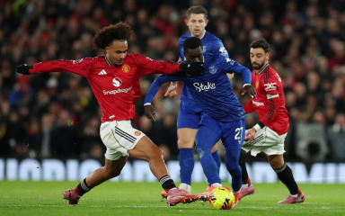 Everton s igračem manje slavio na Old Traffordu, Gueye pljusnuo suigrača