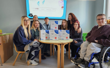 Zadarski srednjoškolci donirali šest inhalatora pedijatrijskom odjelu OB Zadar