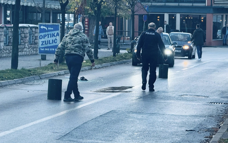 U pljački zlatarnice u BiH poginuo muškarac, drugi pljačkaši ga bacili iz auta