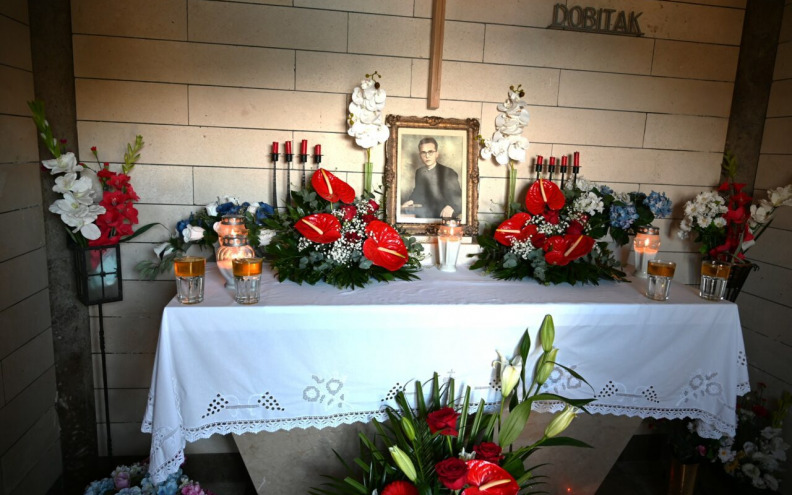 Nadbiskup Milan Zgrablić poziva vjernike na 80. godišnjicu mučeničke smrti don Eugena Šutrina u Privlaku