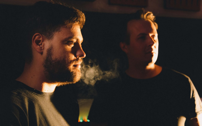 VEČERAS U PROVIDUROVOJ PALAČI Ne propustite nastup energičnog rock dvojca ŠIZA