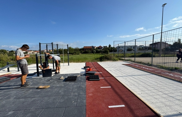 SPORTSKA DVORANA NA OTVORENOM Uređeno vanjsko sportsko vježbalište u Petrčanima