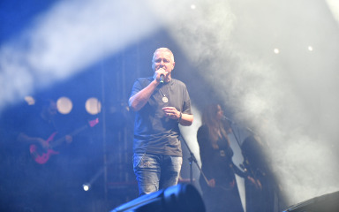 PUBLIKA U TRANSU! Thompson nastupio na Večeri slavljenja, donosimo fotke