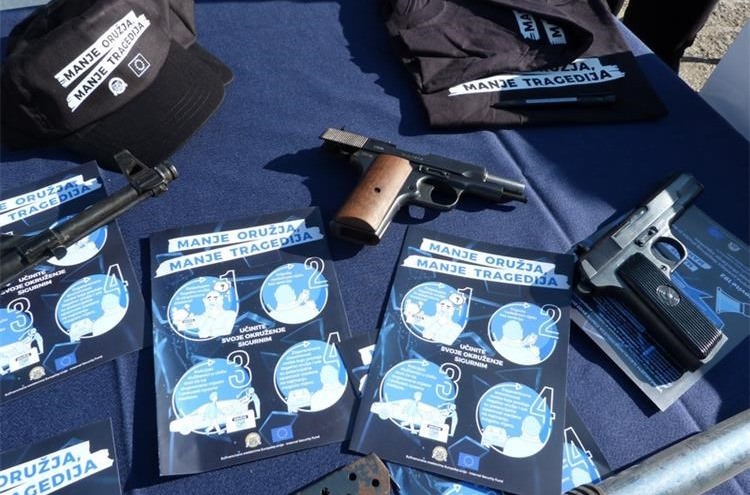 Na zadarskom području policiji predane ručne bombe