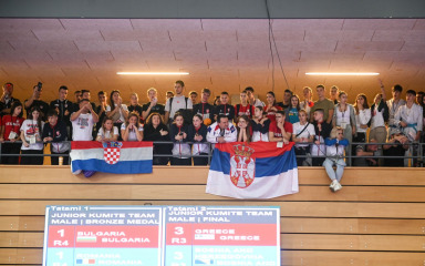 Sportski duh jači od podjela: hrvatski i srpski karatisti zajedno bodrili natjecatelje u Rijeci