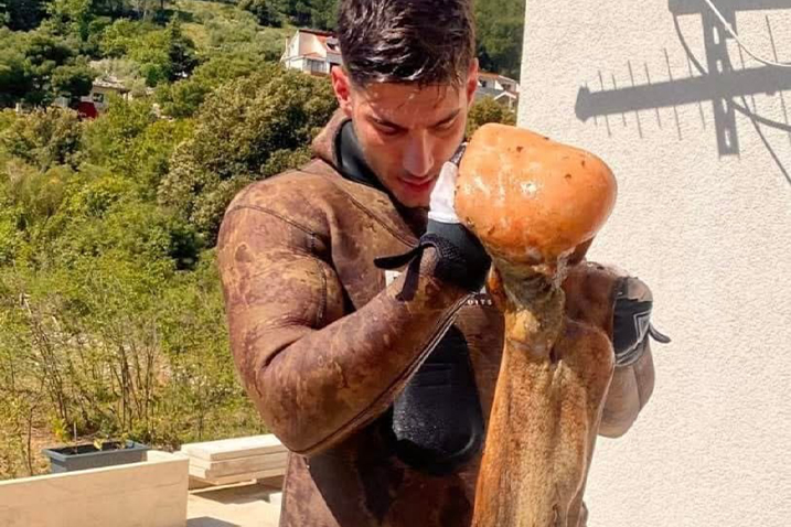 OPASNA BORBA Mislio je da je mala riba, a izvukao je čudovište od preko 8 kilograma