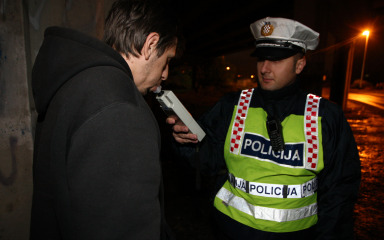 Sa nevjerojatnih 4,74 promila izazvao prometnu nesreću, pa odšetao kući