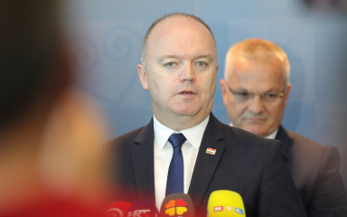 Ministar Šipić: ‘Samo nas budućnost može spasiti, beskorisne rasprave ne donose dobro”