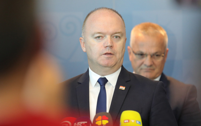 Ministar Šipić: 'Samo nas budućnost može spasiti, beskorisne rasprave ne donose dobro