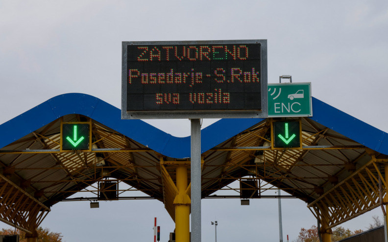 Autocesta A1 između čvorova Sveti Rok i Posedarje zatvorena za sva vozila zbog jake bure, u prekidu i trajektne linije