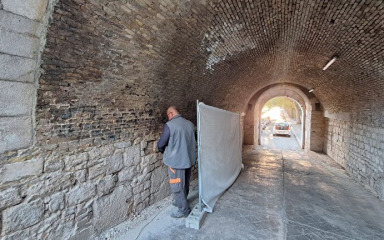 Započelo uređenje prolaza glavnog ulaza u utvrdu Forte