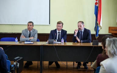 Bilaver se sastao s ravnateljima osnovnih i srednjih škola. Prioritet jednosmjenska nastava