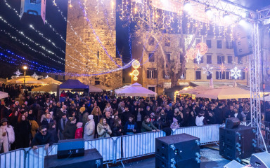 Na Adventu u Zadru večeras nastupa jedna od najvećih hrvatskih zvijezda!