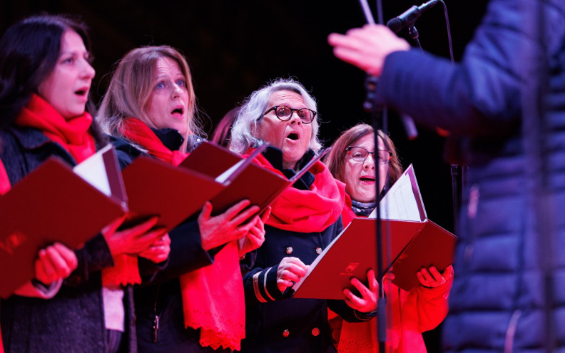 [FOTO] HPGD Zoranić blagdanskim napjevima uveo Zadrane u božićni tjedan, pogledajte djelić atmosfere