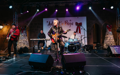 Advent u Pagu otvoren dvosatnim koncertom za pamćenje grupe Dalmatino