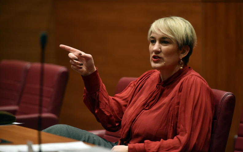 Gradonačelnica Supetra: Zbog uklanjanja murala s grbom HOS-a napadaju mi oca, branitelja