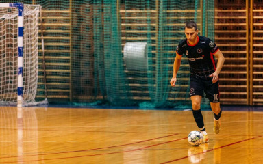 Gauni prosuli 7:2 na poluvremenu i upisali remi