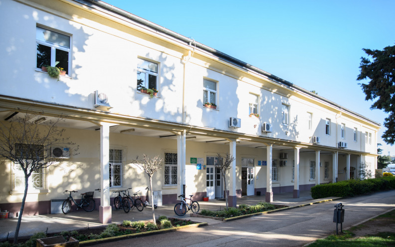 Iako još nisu preselili u novu zgradu na Relji, Medicinska škola službeno promijenila adresu