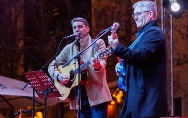 FOTO Krešimir Perović i Ante Rados zagrijali adventsku publiku najljepšim notama Dalmacije i Zadra