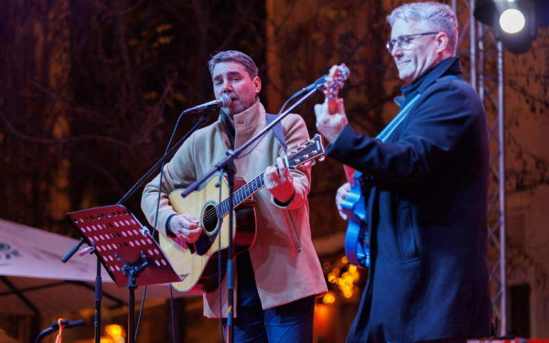 FOTO Krešimir Perović i Ante Rados zagrijali adventsku publiku najljepšim notama Dalmacije i Zadra
