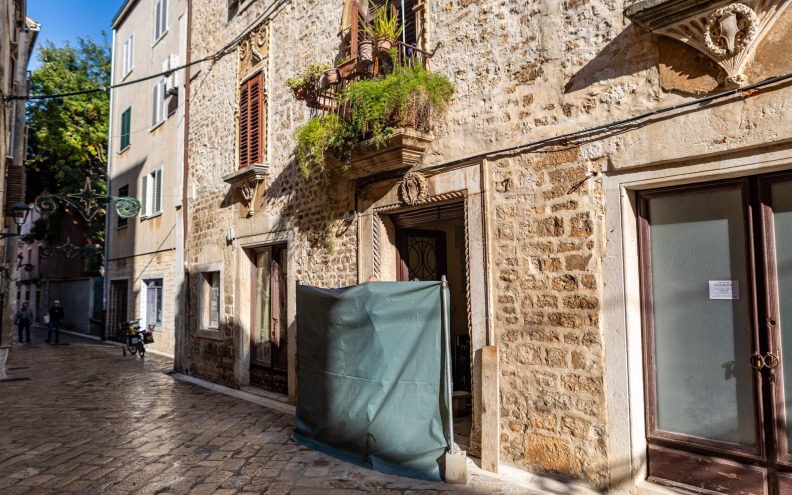 Započela obnova pločnika ispred Palače Petrizio: ‘Dio je plana…’