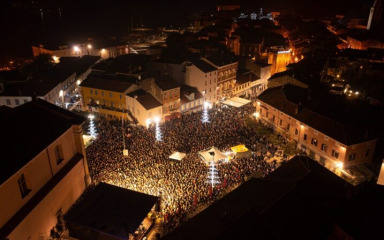 Manifestacija stvorena od zajednice, za zajednicu