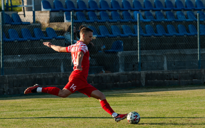 Vodeći dvojac odjurio, pet golova Podgradine