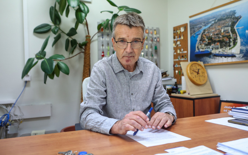 NAJBOLJE IZ 2025. (6) Najdugovječniji ravnatelj u županiji: 'Majstora se čeka mjesecima, a gimnazijalaca je previše'