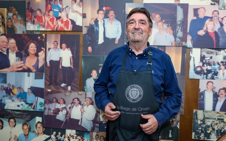 Posjetili smo najpoznatijeg zadarskog ugostitelja: U restoranu ima zid slavnih, pomaže i pjeva punim srcem