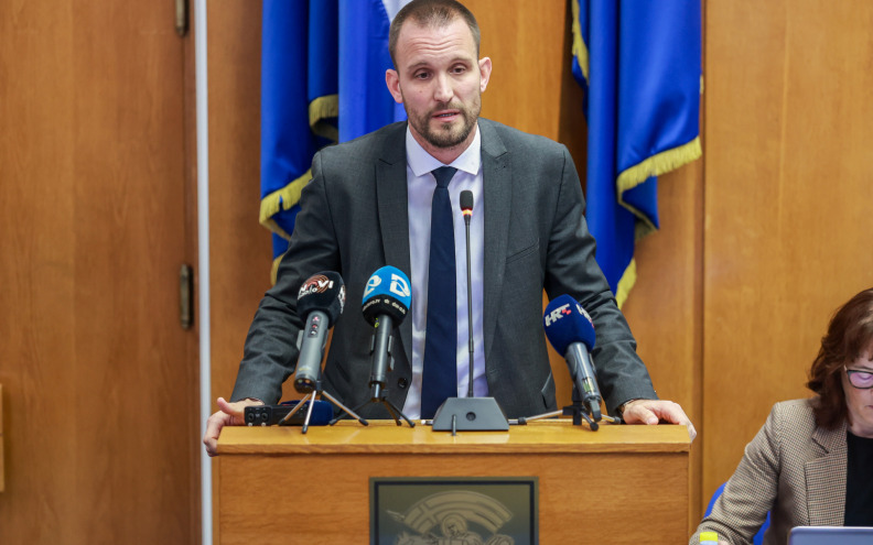 Plaće rastu Erliću, Ćurkoviću, tajnicima: ‘Gdje ćete pronaći ljude koji će primjerice…’