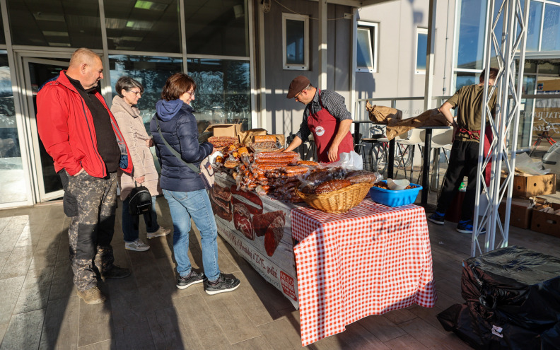 Čvarkijada i Turopoljski stol oduševili Zadrane, pogledajte što se sve nudilo