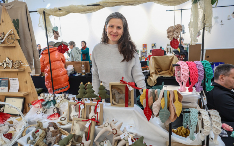 Adventski sajam rukotvorina pun ​unikatnih radova zadarskih obrtnika: 'Često traže poklon za dragu osobu...'