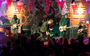 Na zadarskom Adventu istu večer nastupila popularna klapa Rišpet te riječki indie rock bend Jonathan