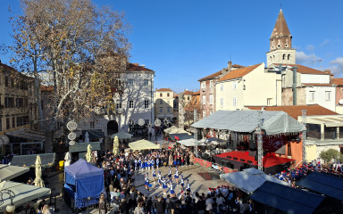 SVEČANI DEFILE Velika smotra mažoretkinja okupila oko 150 sudionica